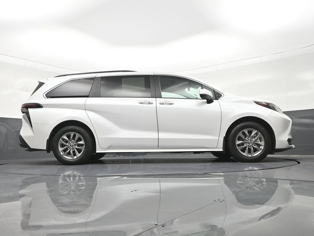 2025 Toyota Sienna XLE