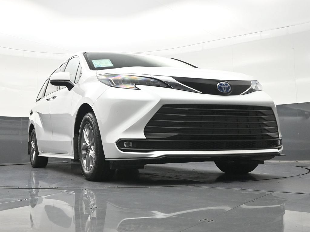 2025 Toyota Sienna XLE