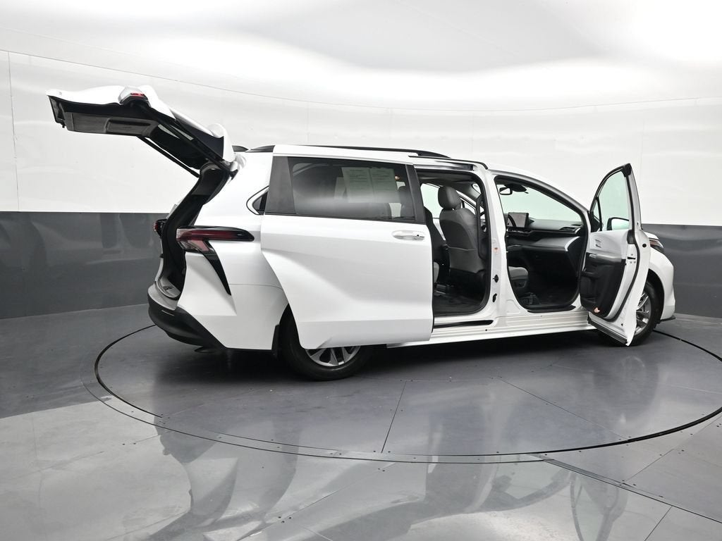 2025 Toyota Sienna XLE