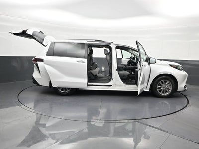 2025 Toyota Sienna XLE