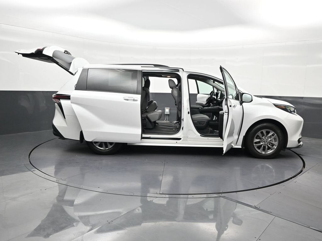 2025 Toyota Sienna XLE