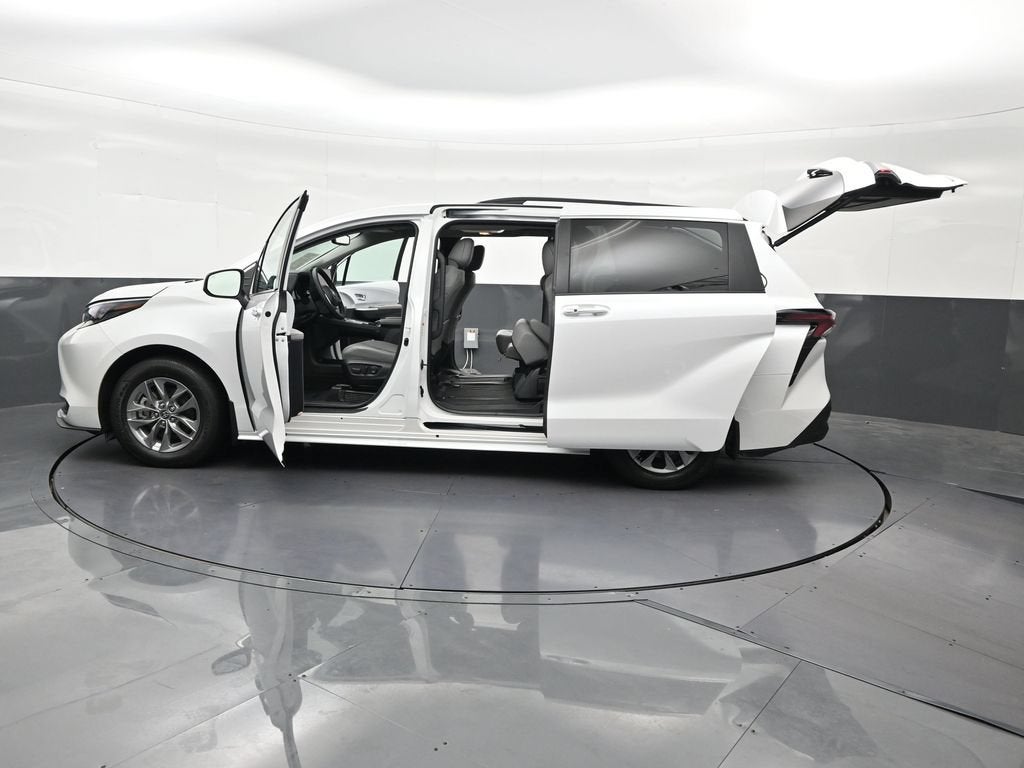 2025 Toyota Sienna XLE