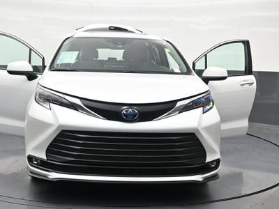 2025 Toyota Sienna XLE