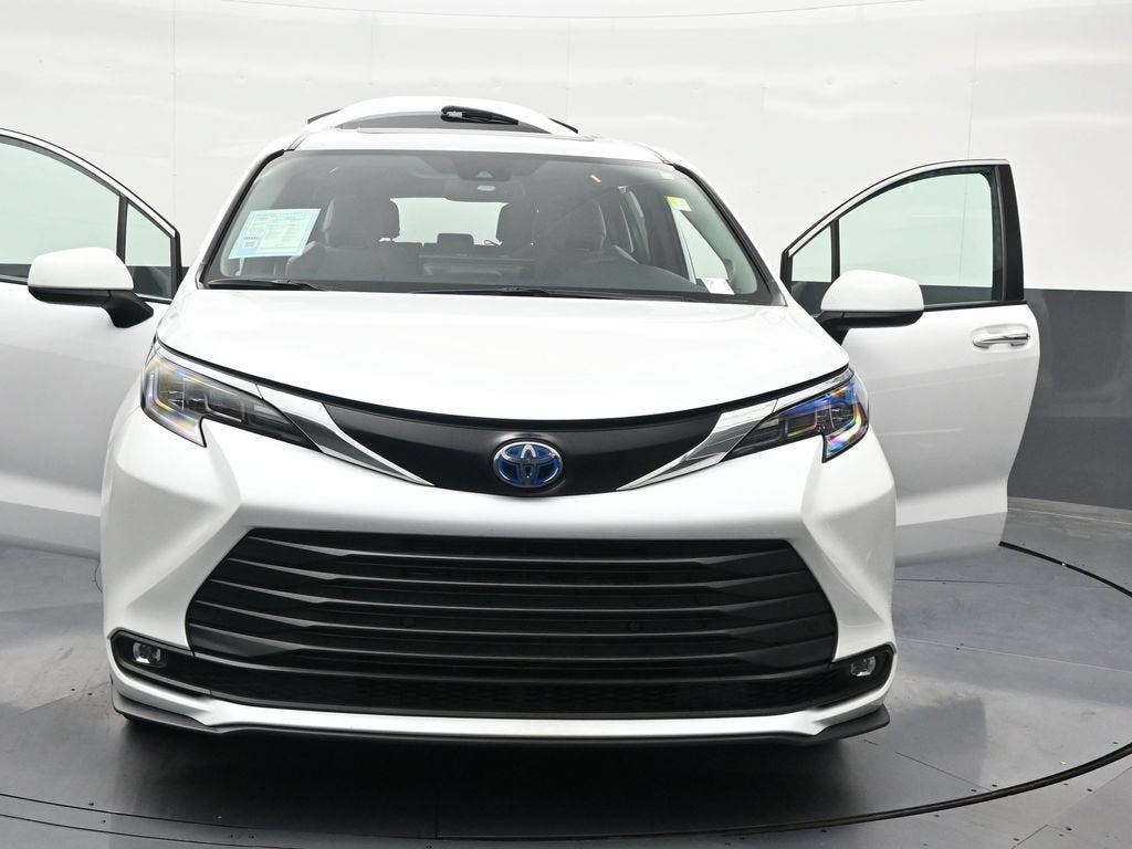 2025 Toyota Sienna XLE