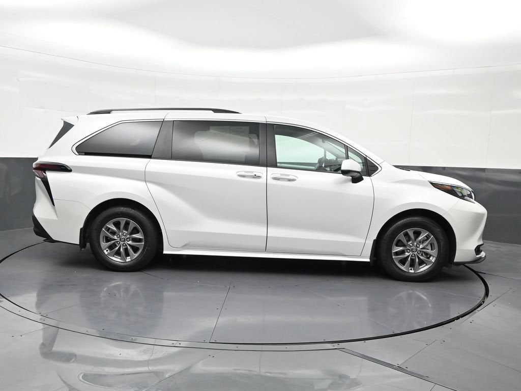 2025 Toyota Sienna XLE