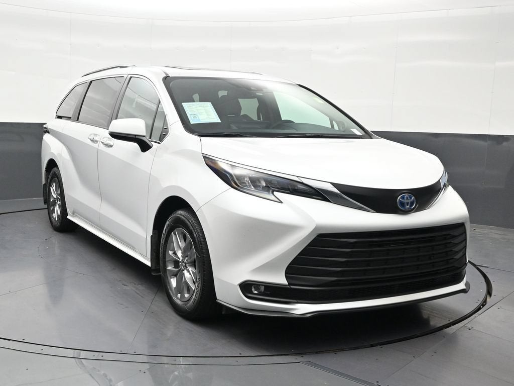 2025 Toyota Sienna XLE