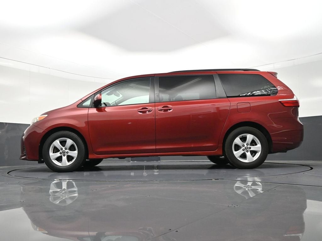 2020 Toyota Sienna LE Auto Access Seat