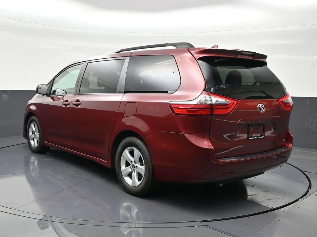 2020 Toyota Sienna LE Auto Access Seat
