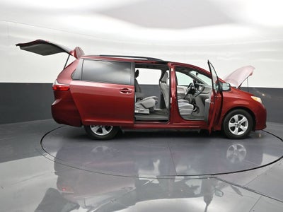 2020 Toyota Sienna LE Auto Access Seat