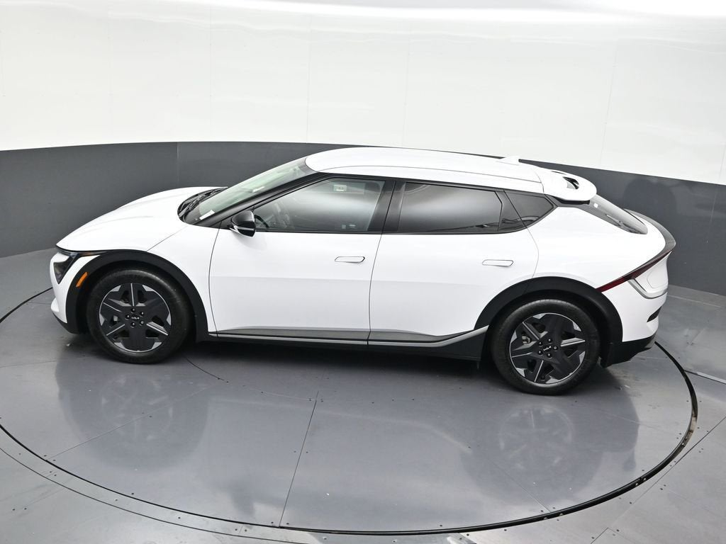 2025 Kia EV6 Light