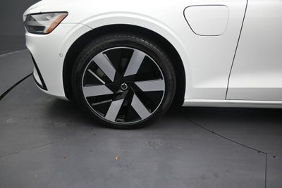 2024 Volvo S60 Recharge Plug-In Hybr Plus Dark Theme