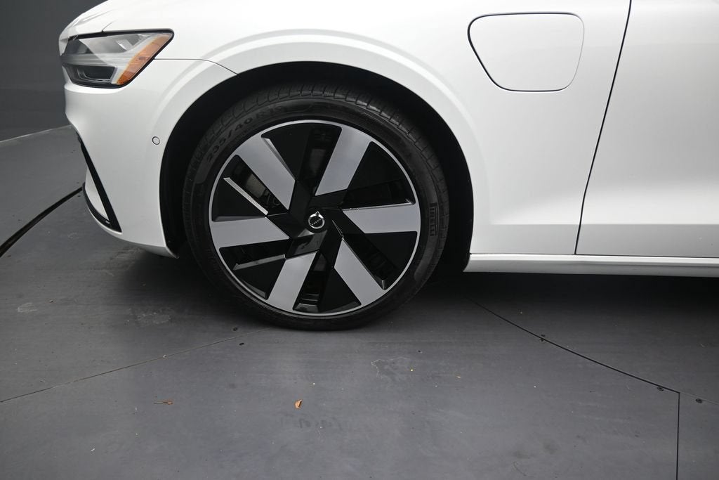 2024 Volvo S60 Recharge Plug-In Hybr Plus Dark Theme