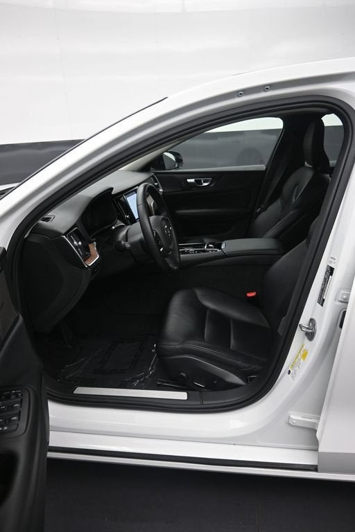 2024 Volvo S60 Recharge Plug-In Hybr Plus Dark Theme