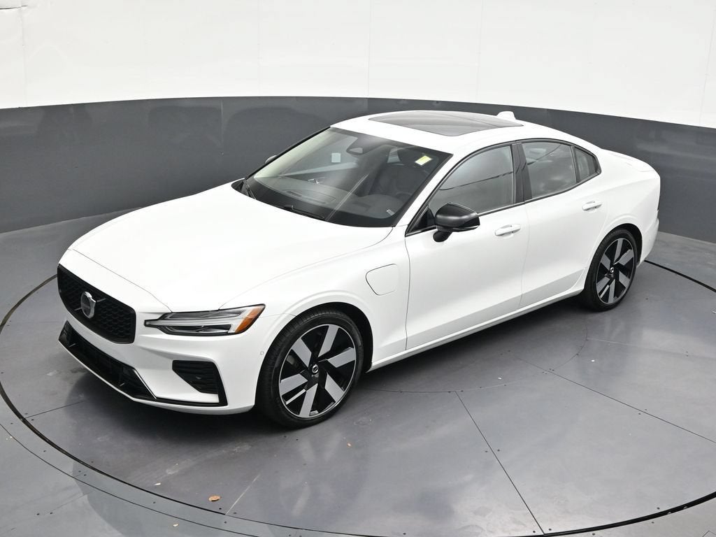 2024 Volvo S60 Recharge Plug-In Hybr Plus Dark Theme