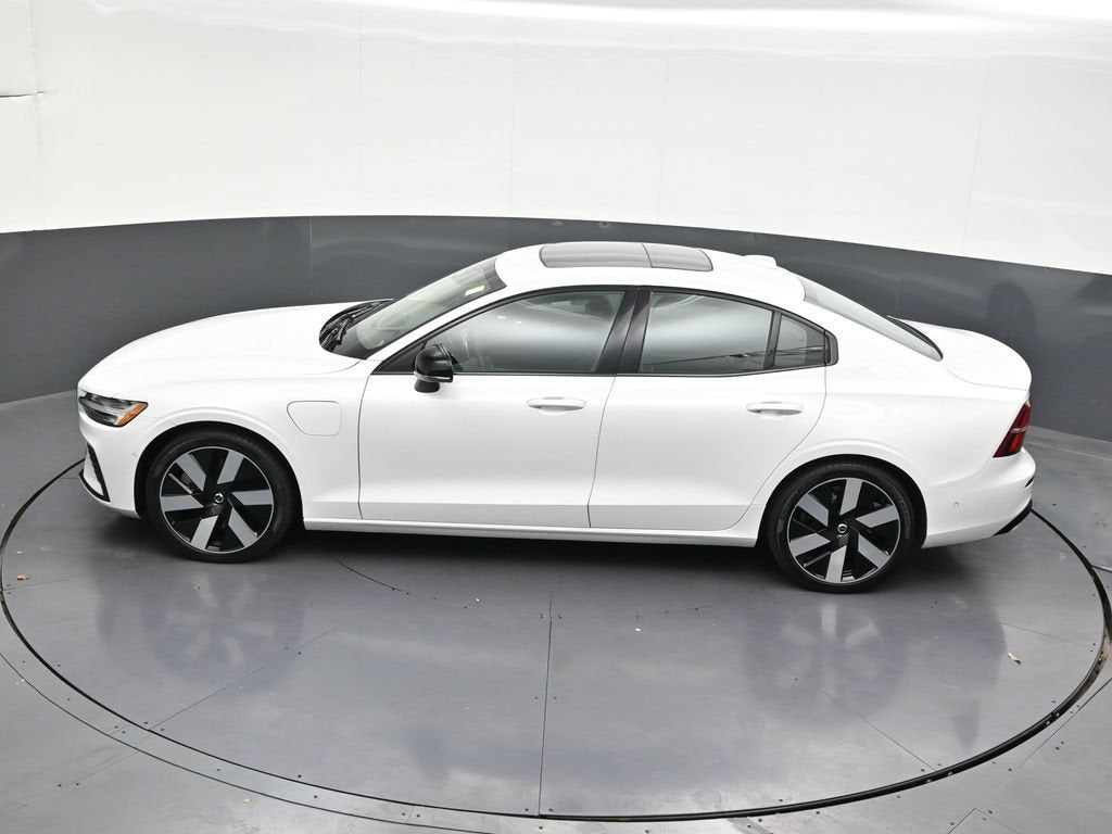 2024 Volvo S60 Recharge Plug-In Hybr Plus Dark Theme