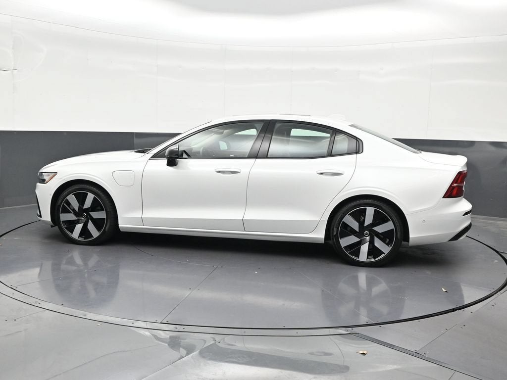 2024 Volvo S60 Recharge Plug-In Hybr Plus Dark Theme