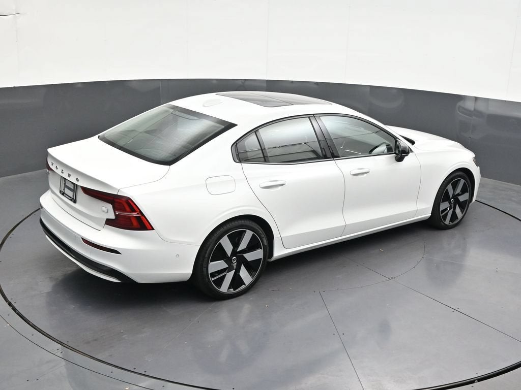 2024 Volvo S60 Recharge Plug-In Hybr Plus Dark Theme