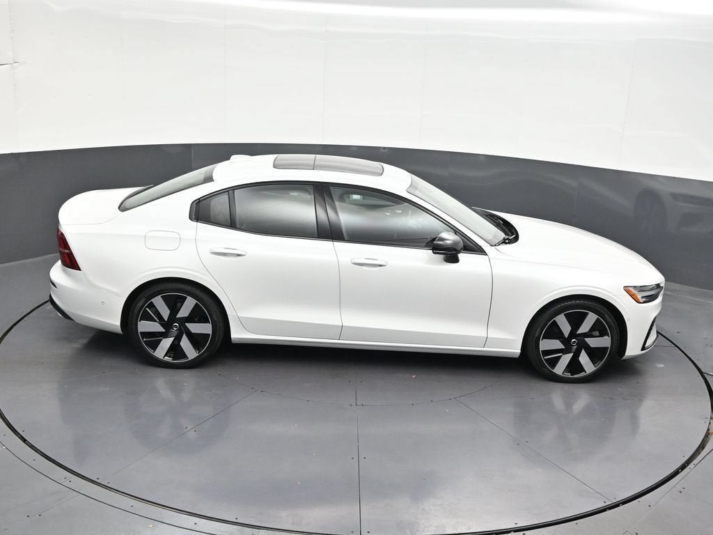 2024 Volvo S60 Recharge Plug-In Hybr Plus Dark Theme