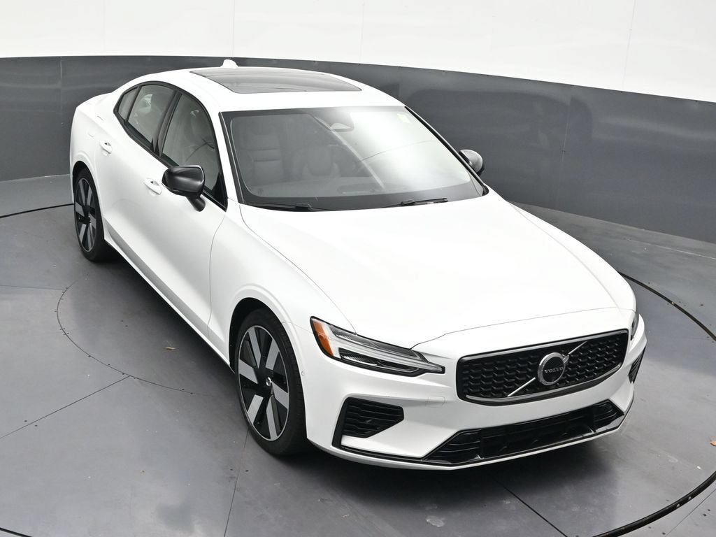 2024 Volvo S60 Recharge Plug-In Hybr Plus Dark Theme