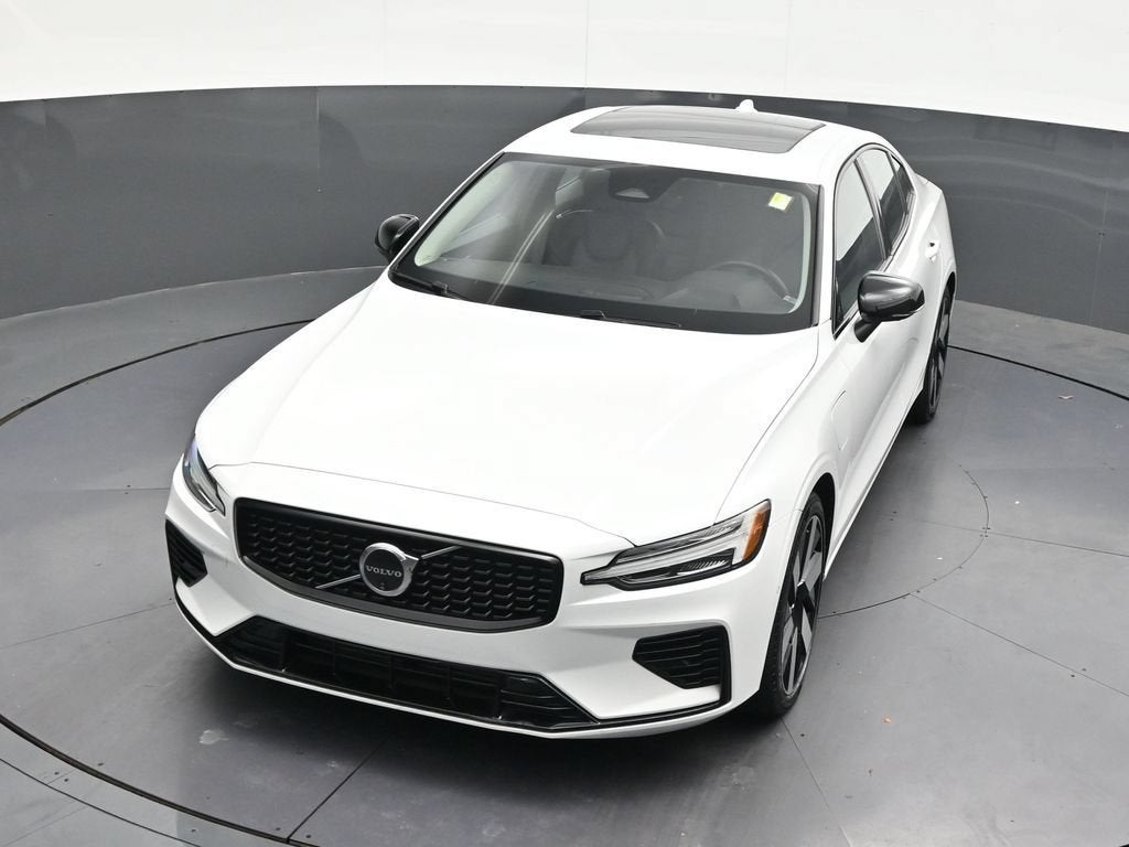 2024 Volvo S60 Recharge Plug-In Hybr Plus Dark Theme