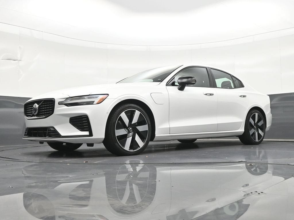2024 Volvo S60 Recharge Plug-In Hybr Plus Dark Theme