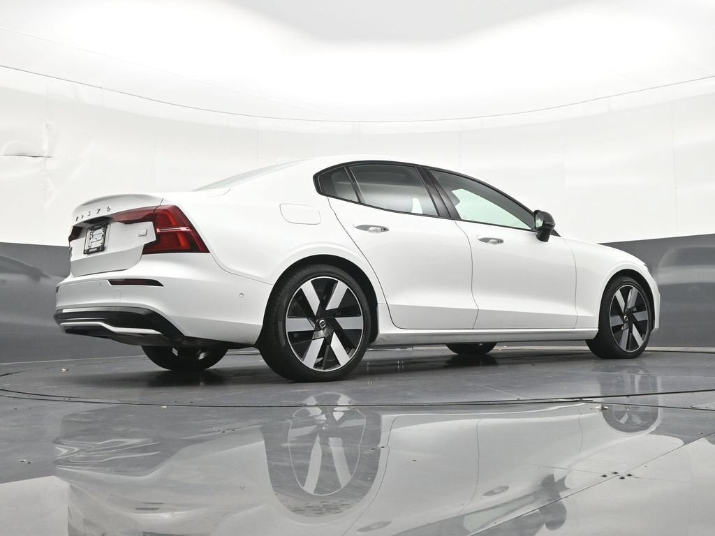 2024 Volvo S60 Recharge Plug-In Hybr Plus Dark Theme