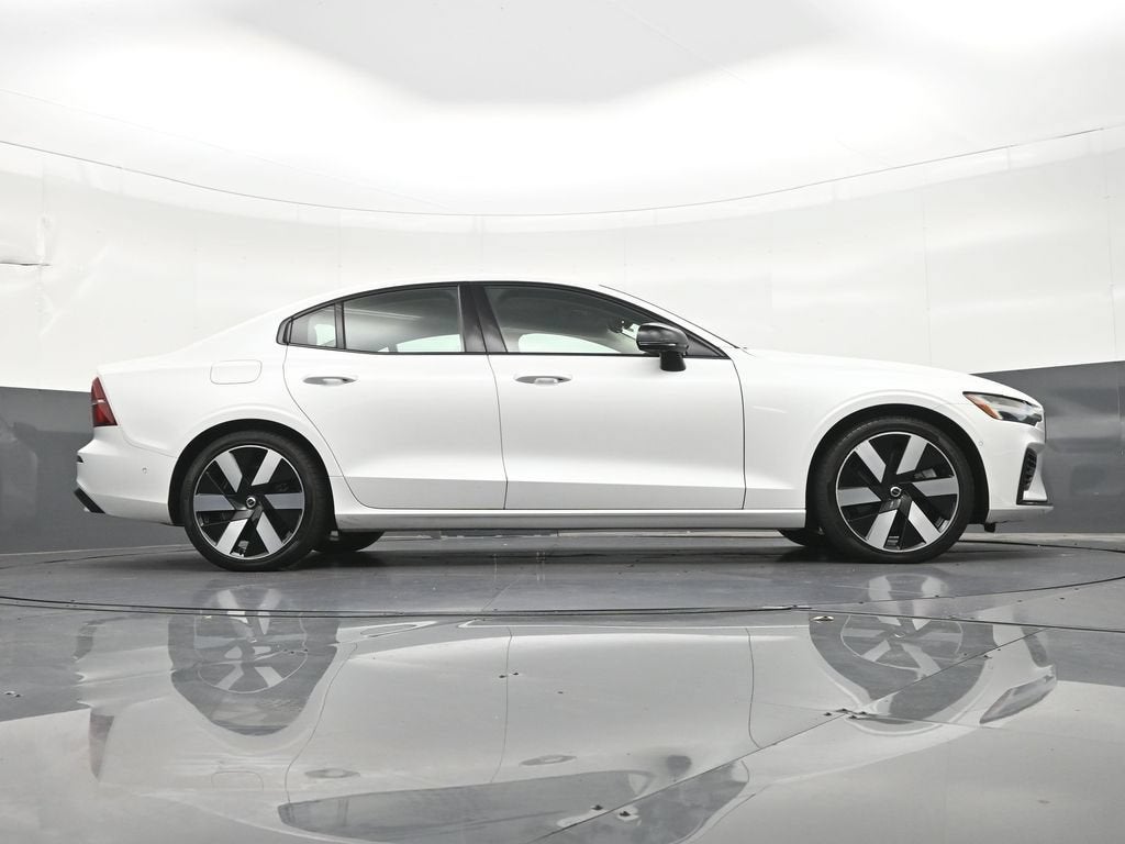 2024 Volvo S60 Recharge Plug-In Hybr Plus Dark Theme