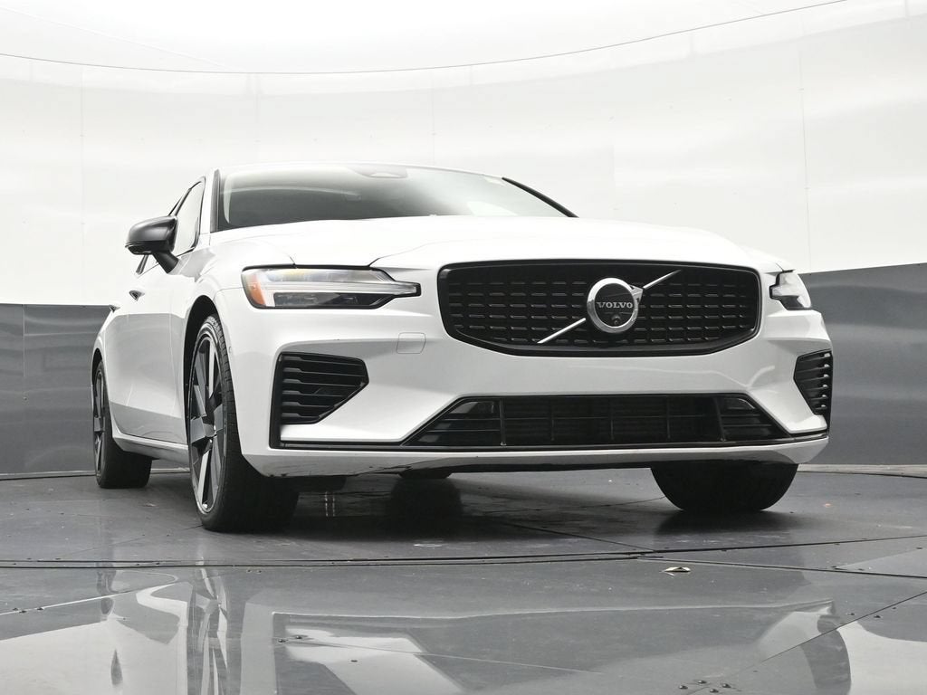 2024 Volvo S60 Recharge Plug-In Hybr Plus Dark Theme