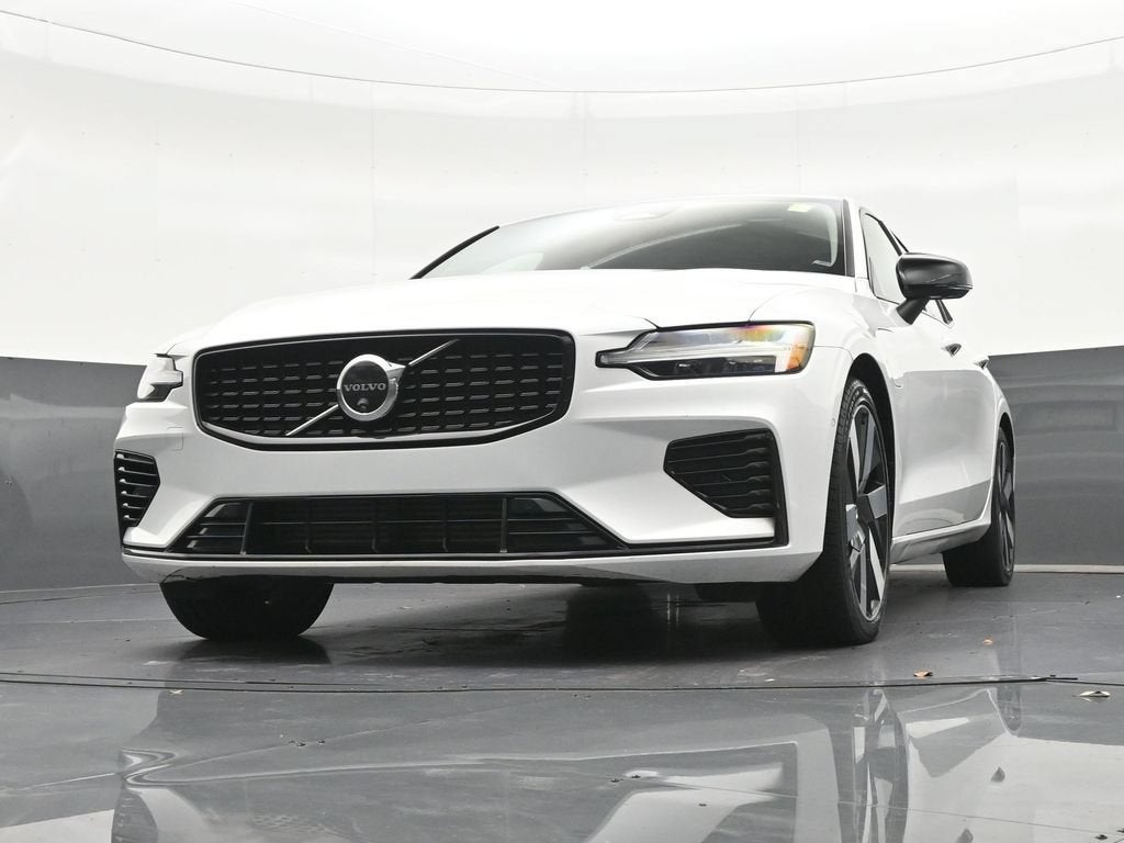 2024 Volvo S60 Recharge Plug-In Hybr Plus Dark Theme