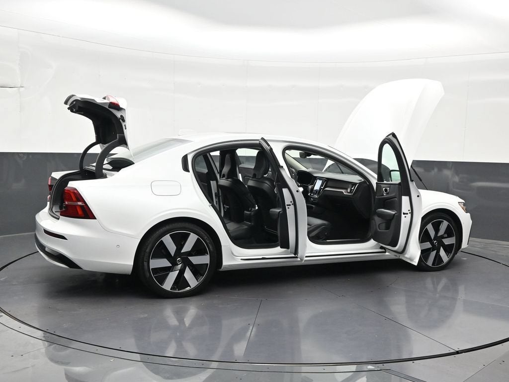 2024 Volvo S60 Recharge Plug-In Hybr Plus Dark Theme