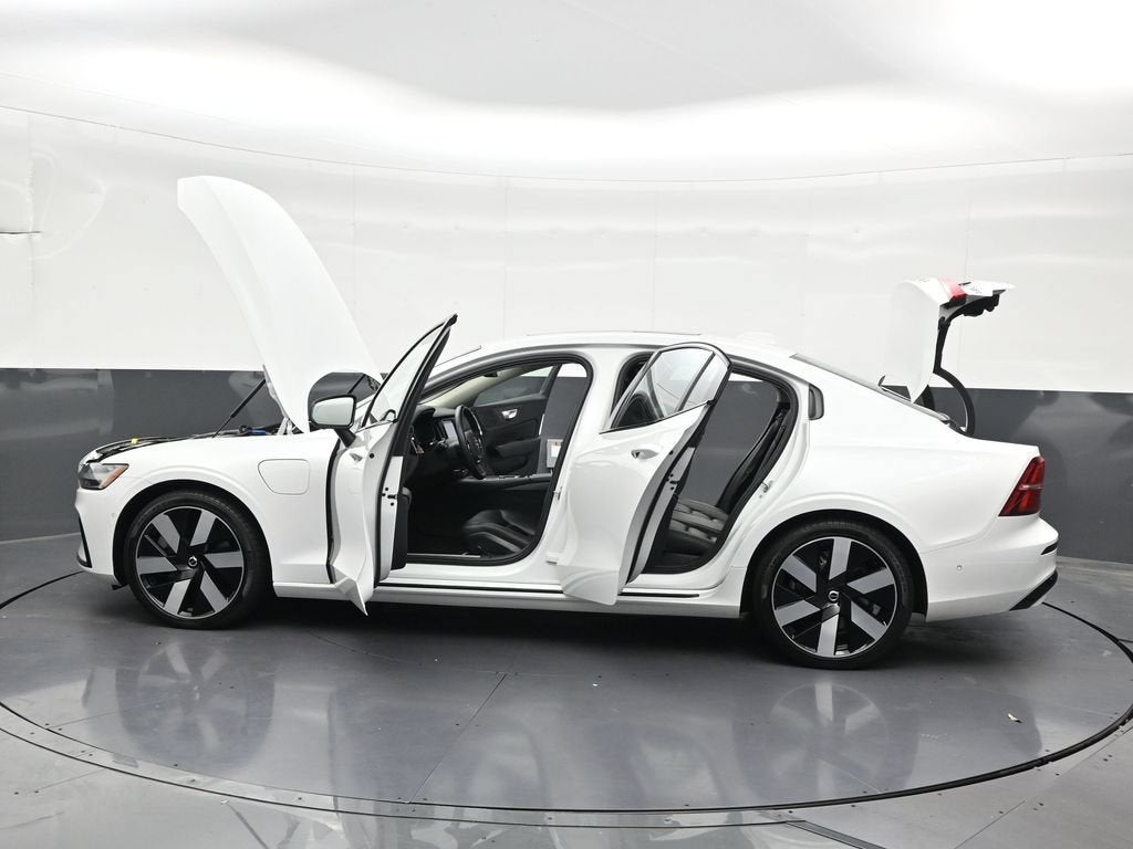 2024 Volvo S60 Recharge Plug-In Hybr Plus Dark Theme