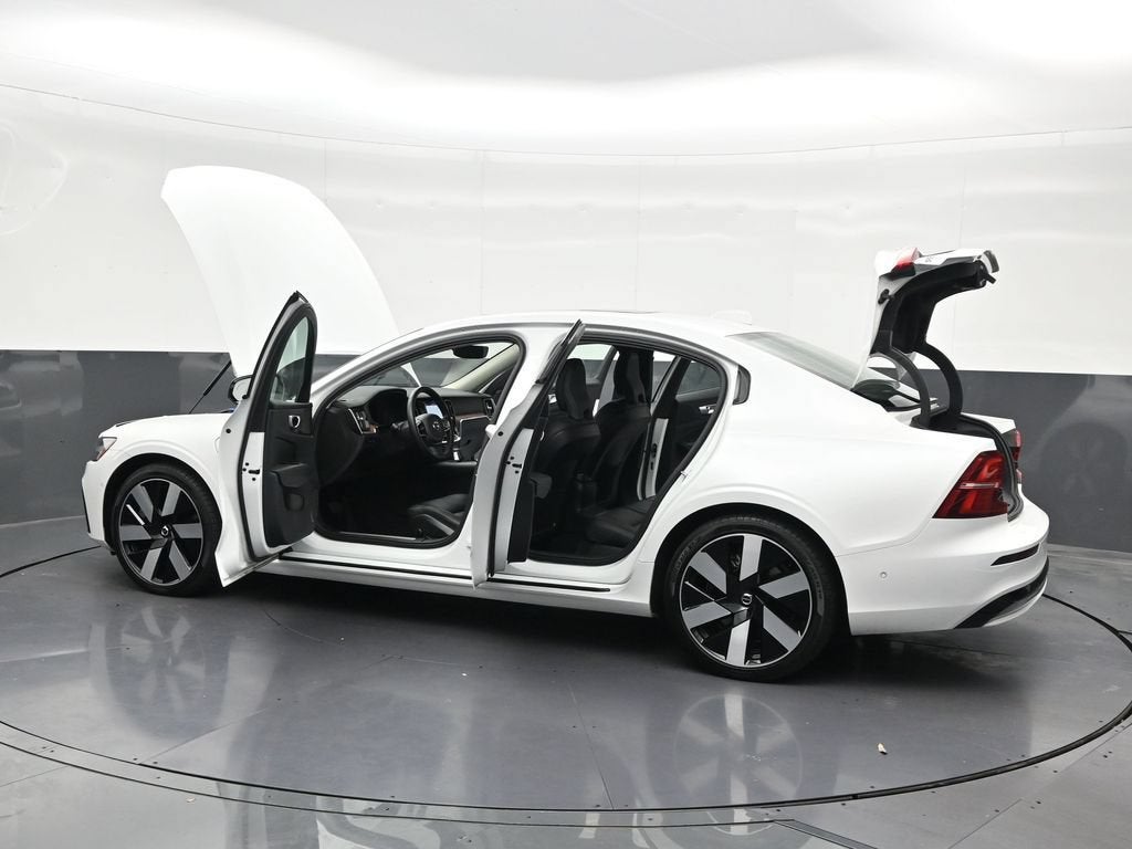 2024 Volvo S60 Recharge Plug-In Hybr Plus Dark Theme