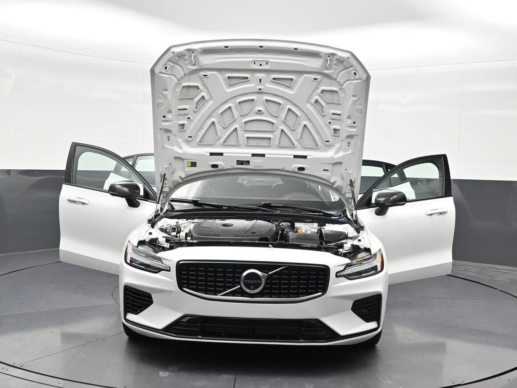 2024 Volvo S60 Recharge Plug-In Hybr Plus Dark Theme