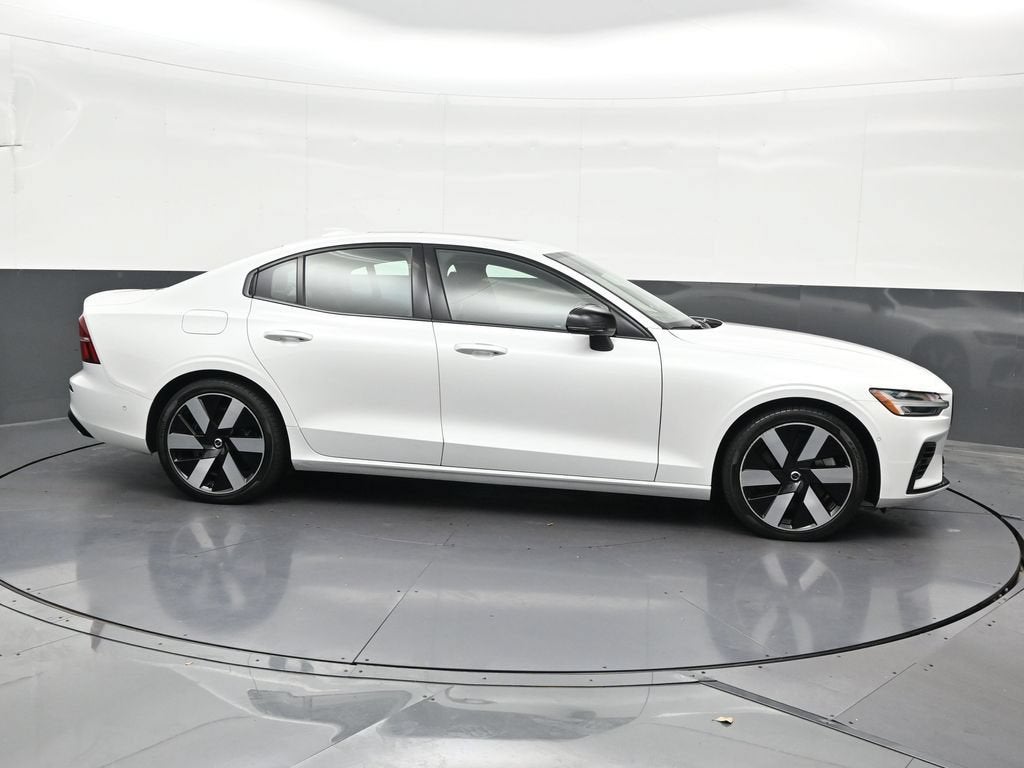 2024 Volvo S60 Recharge Plug-In Hybr Plus Dark Theme