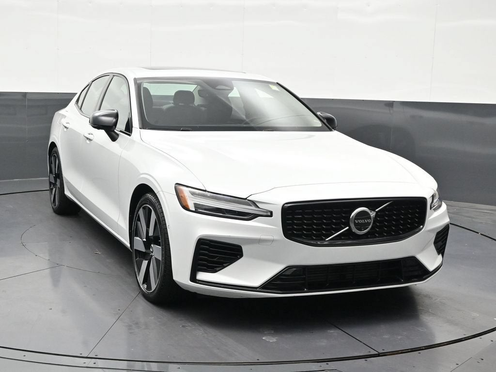 2024 Volvo S60 Recharge Plug-In Hybr Plus Dark Theme