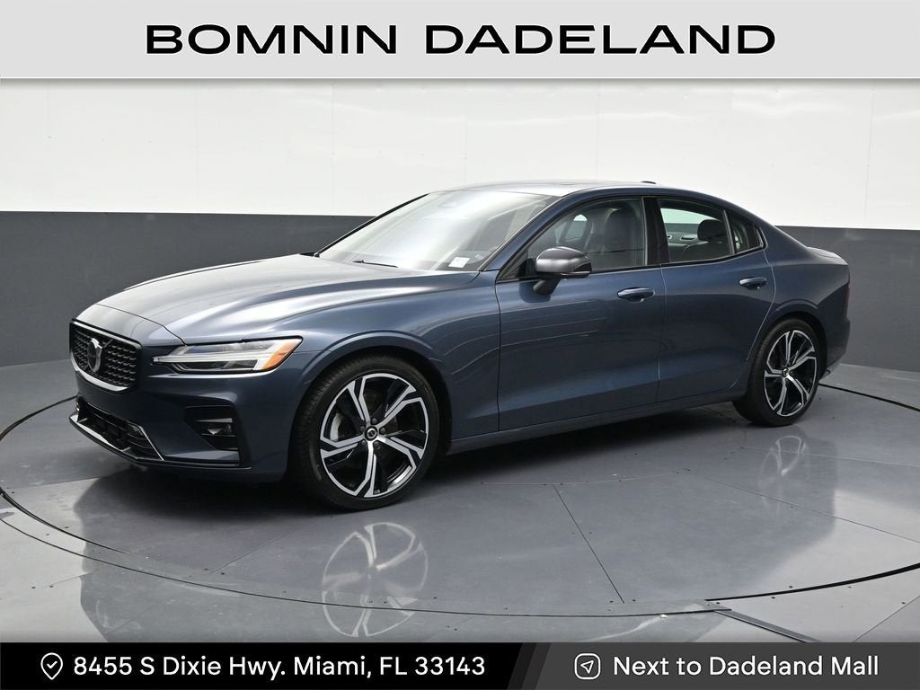 2023 Volvo S60 Core Dark Theme