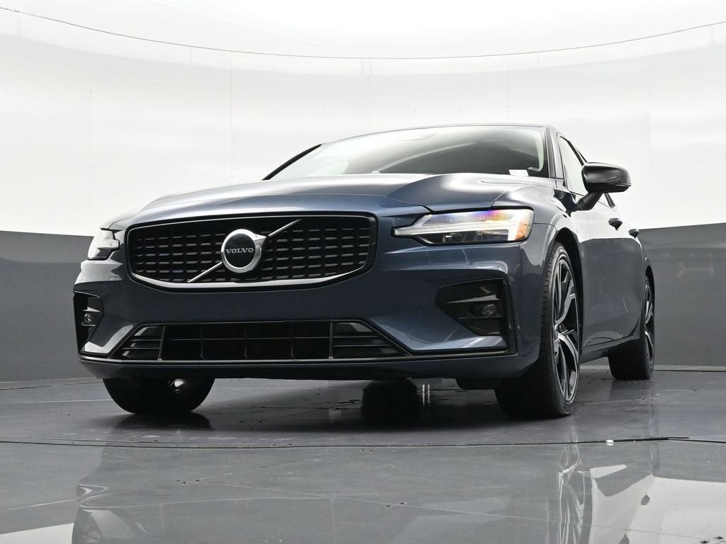 2023 Volvo S60 Core Dark Theme