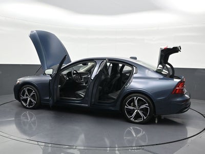 2023 Volvo S60 Core Dark Theme