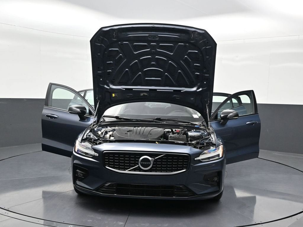 2023 Volvo S60 Core Dark Theme