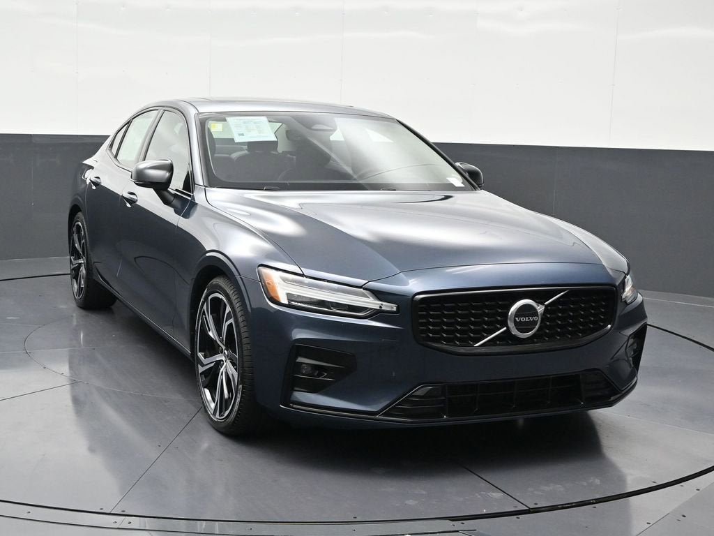 2023 Volvo S60 Core Dark Theme