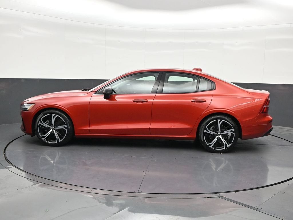 2023 Volvo S60 Core Dark Theme