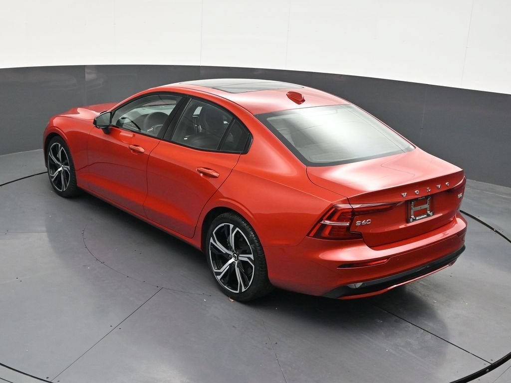 2023 Volvo S60 Core Dark Theme