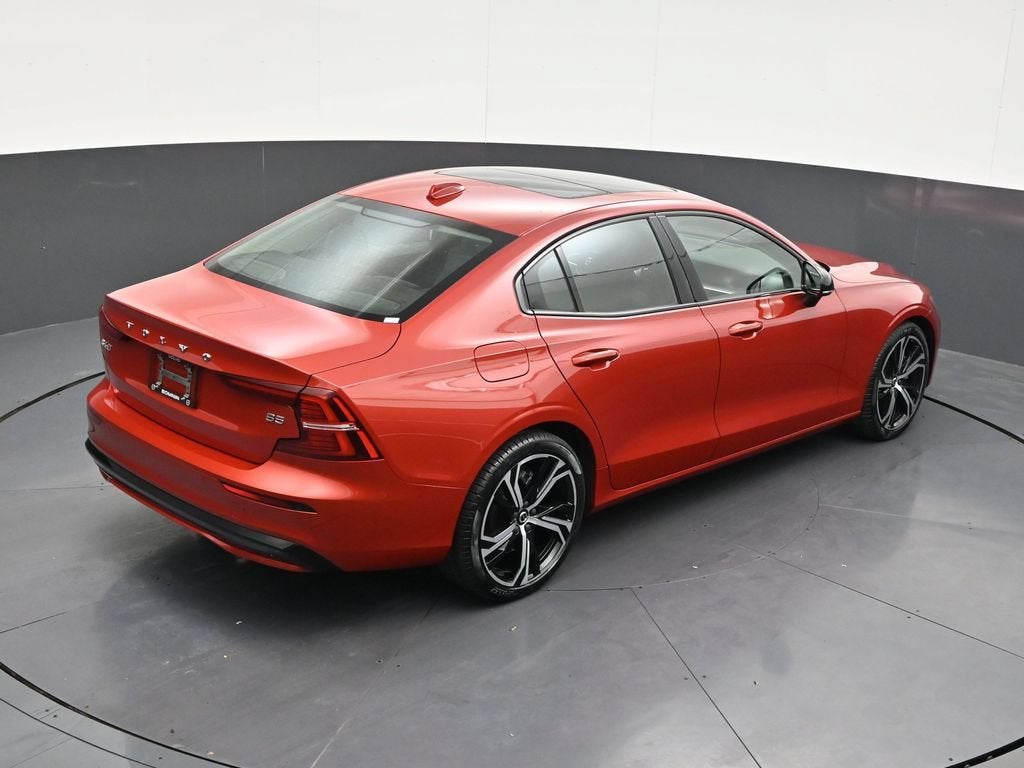 2023 Volvo S60 Core Dark Theme