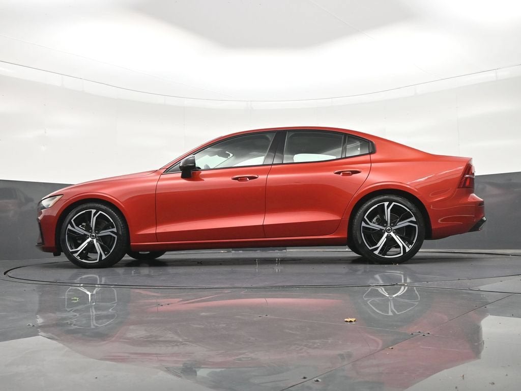 2023 Volvo S60 Core Dark Theme