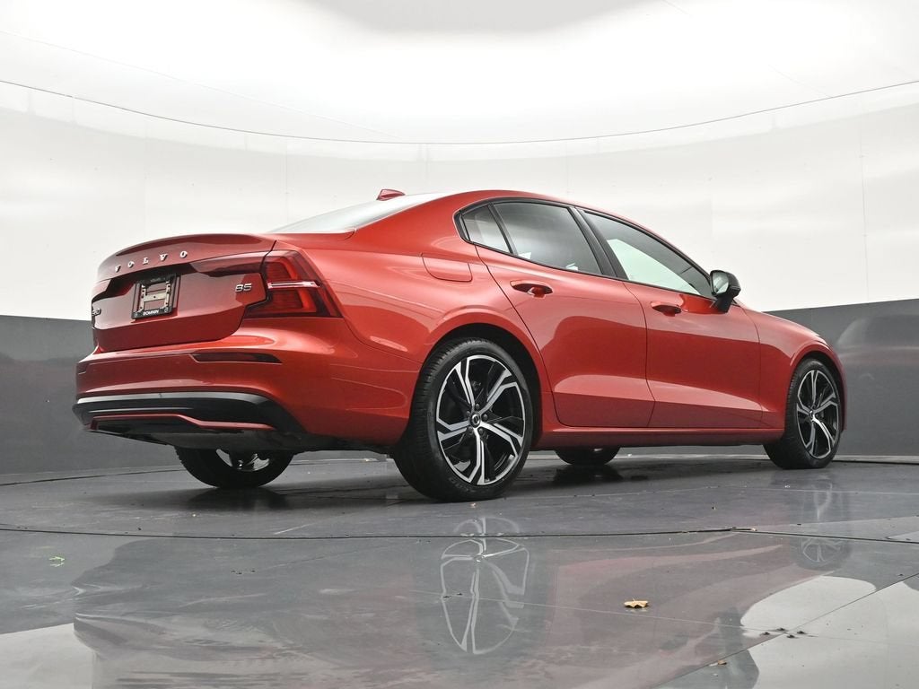 2023 Volvo S60 Core Dark Theme