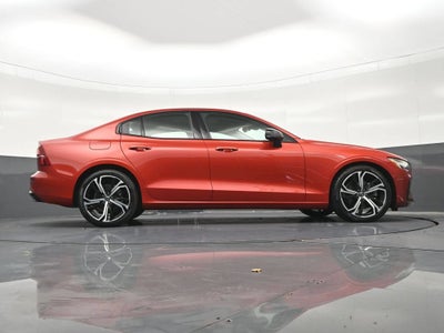 2023 Volvo S60 Core Dark Theme