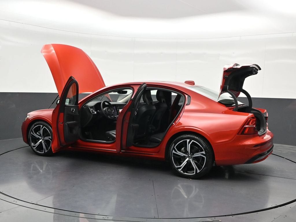 2023 Volvo S60 Core Dark Theme