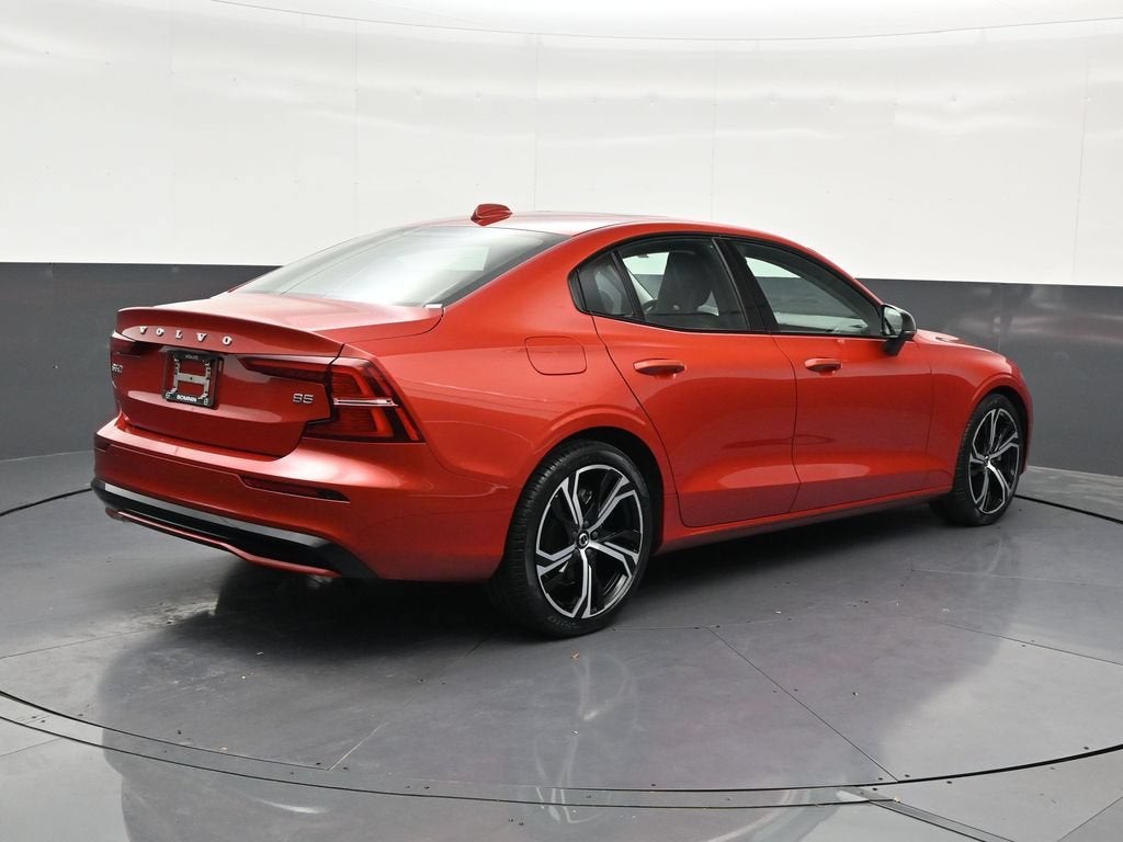 2023 Volvo S60 Core Dark Theme