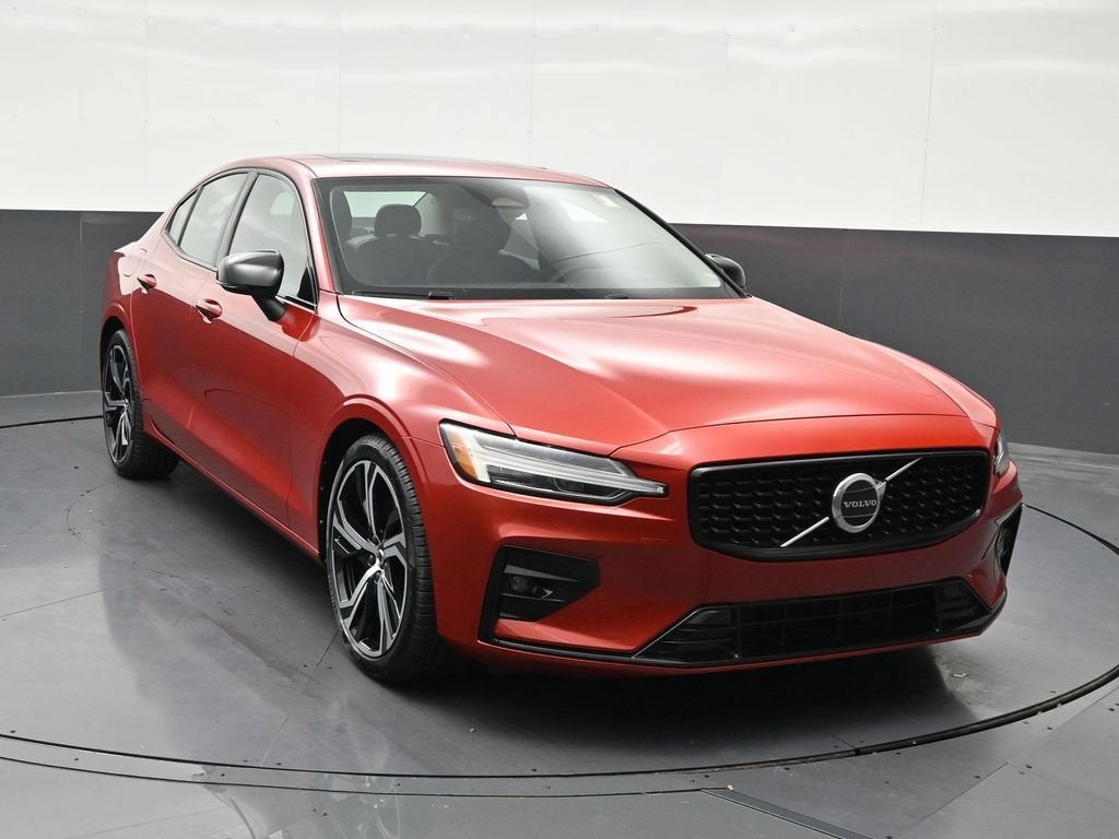 2023 Volvo S60 Core Dark Theme