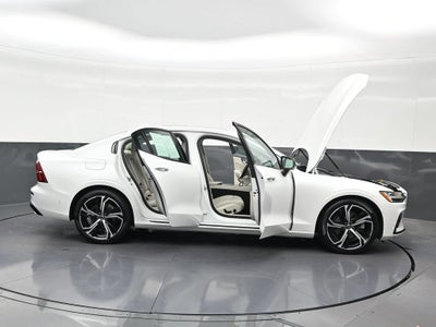 2024 Volvo S60 B5 Plus Dark Theme